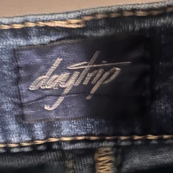 Buckle Daytrip Women’s Jeans - Picture 2 of 2